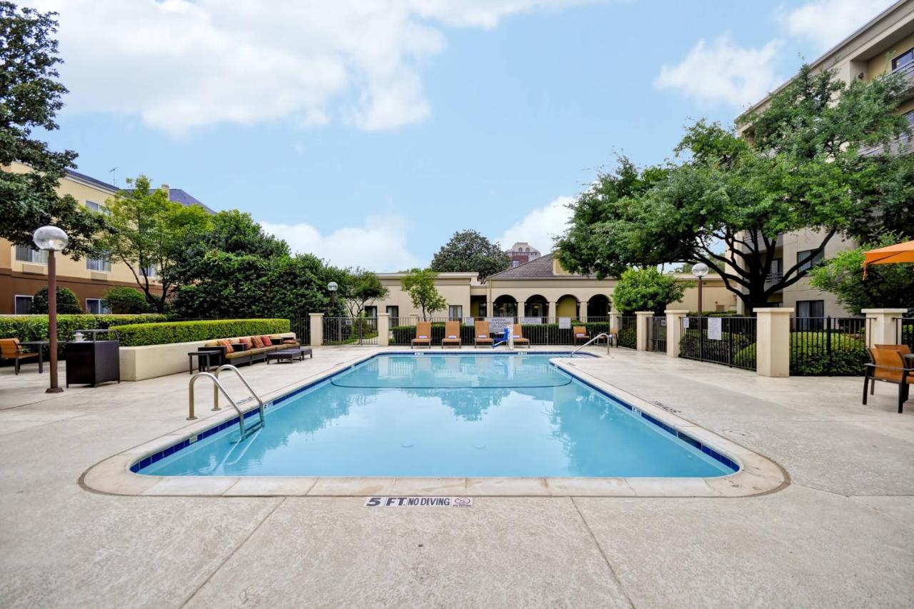 Courtyard Dallas Medical Market Center Luaran gambar